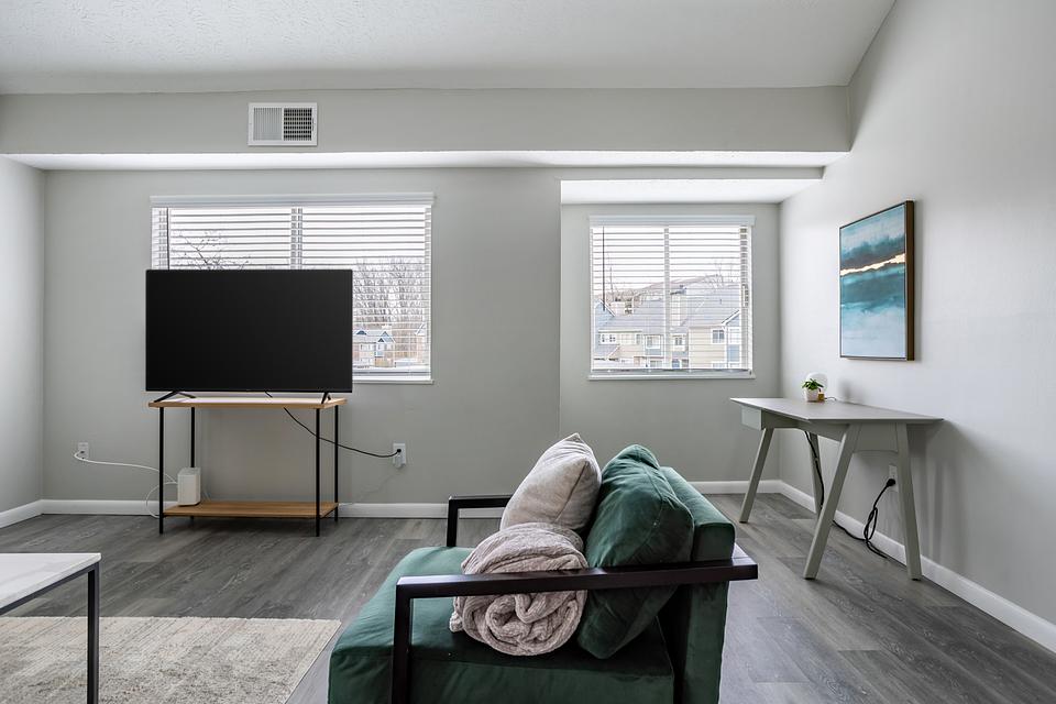 These photos are from another Landing in this building.