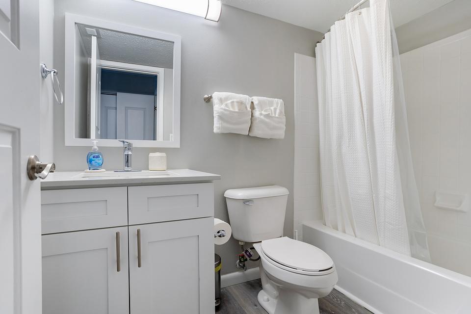 These photos are from another Landing in this building.