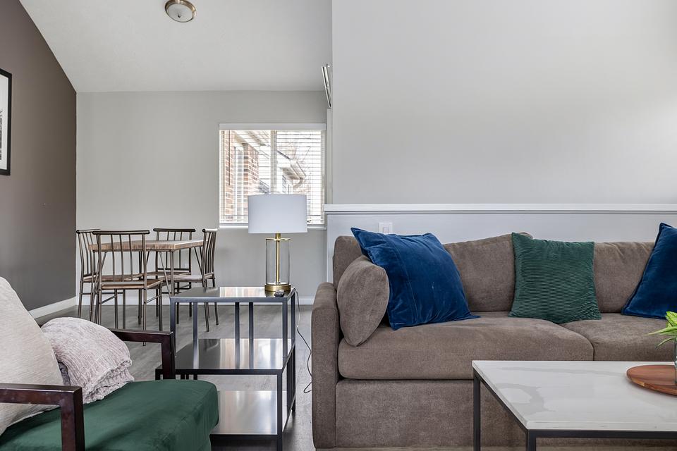 These photos are from another Landing in this building.