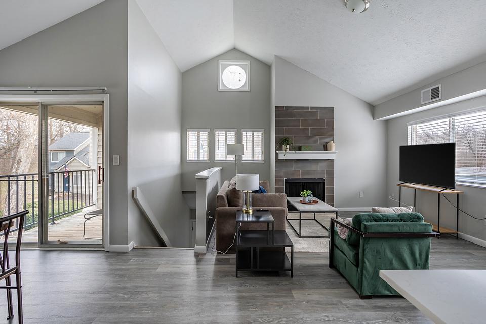 These photos are from another Landing in this building.