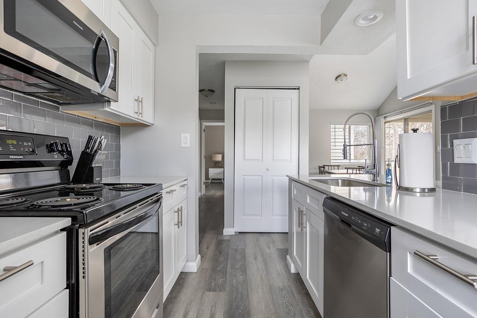 These photos are from another Landing in this building.