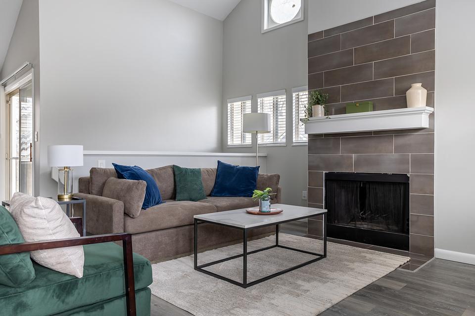 These photos are from another Landing in this building.