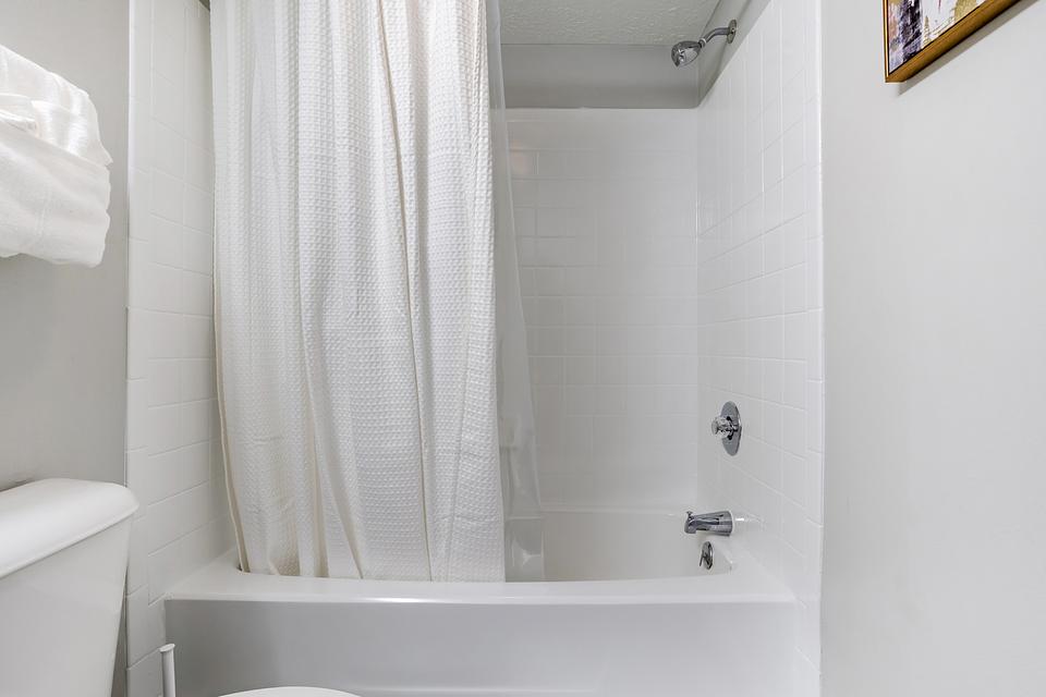 These photos are from another Landing in this building.