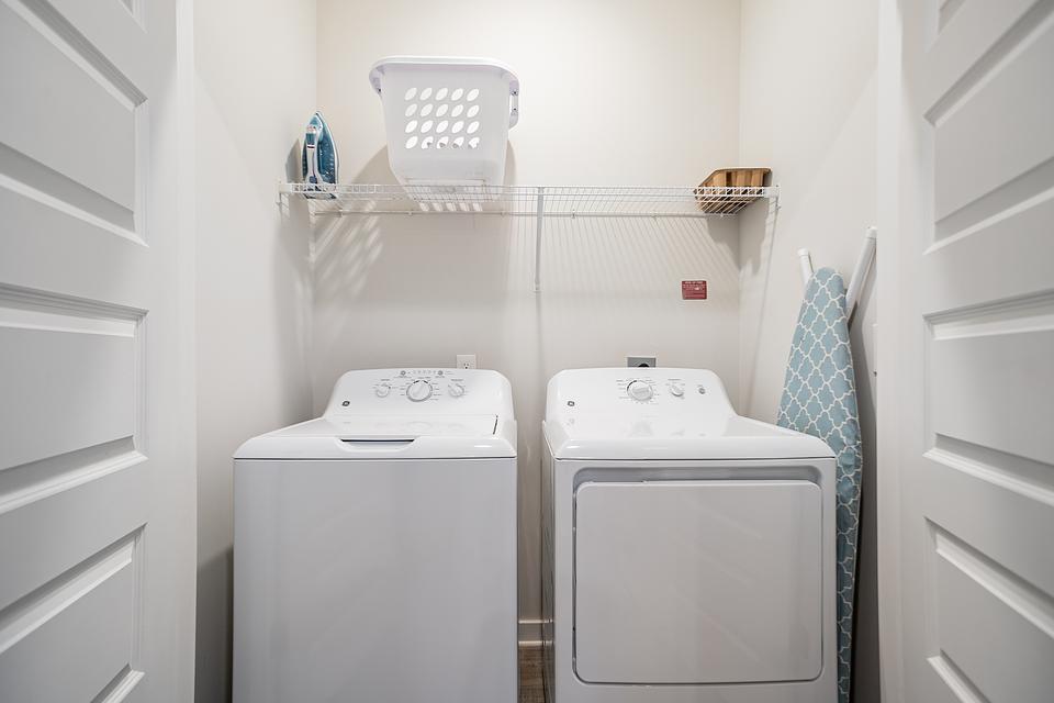 These photos are from another Landing in this building.