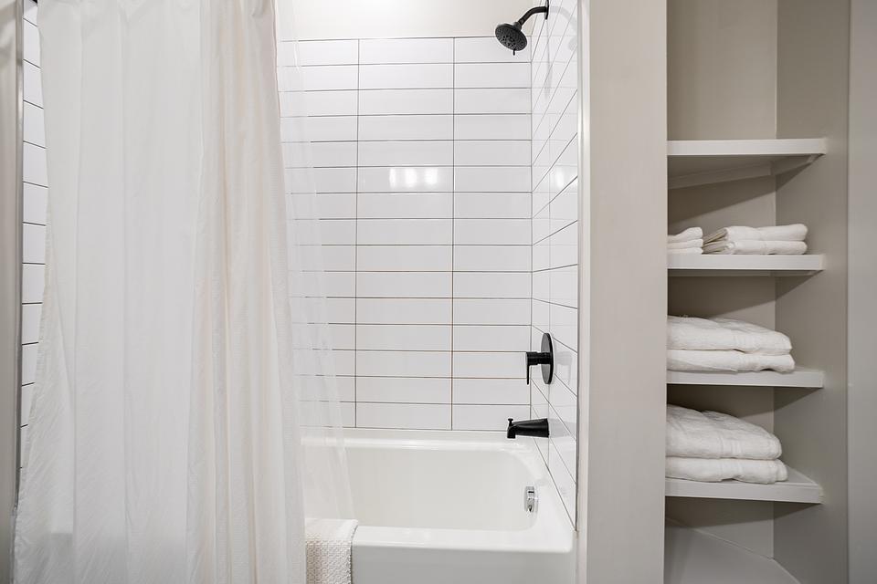 These photos are from another Landing in this building.