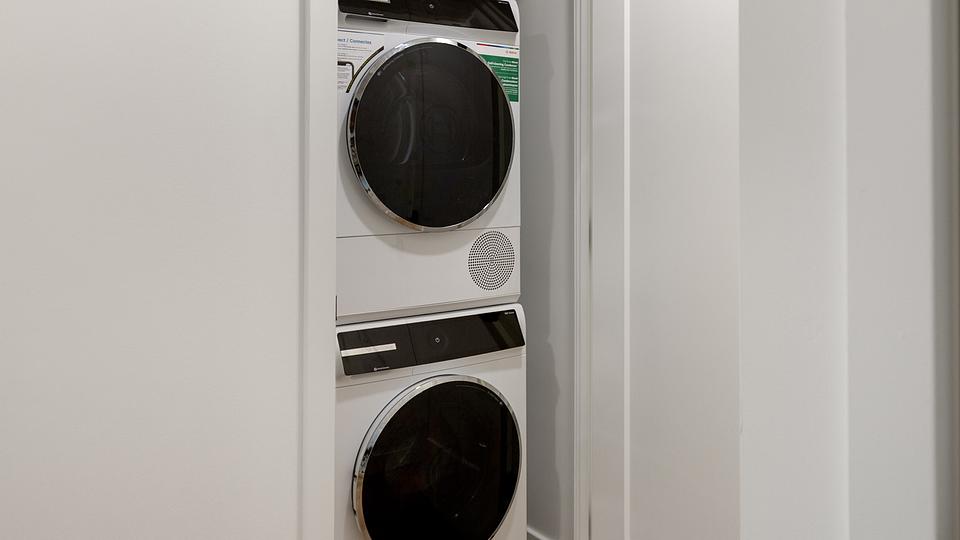 These photos are from another Landing in this building.