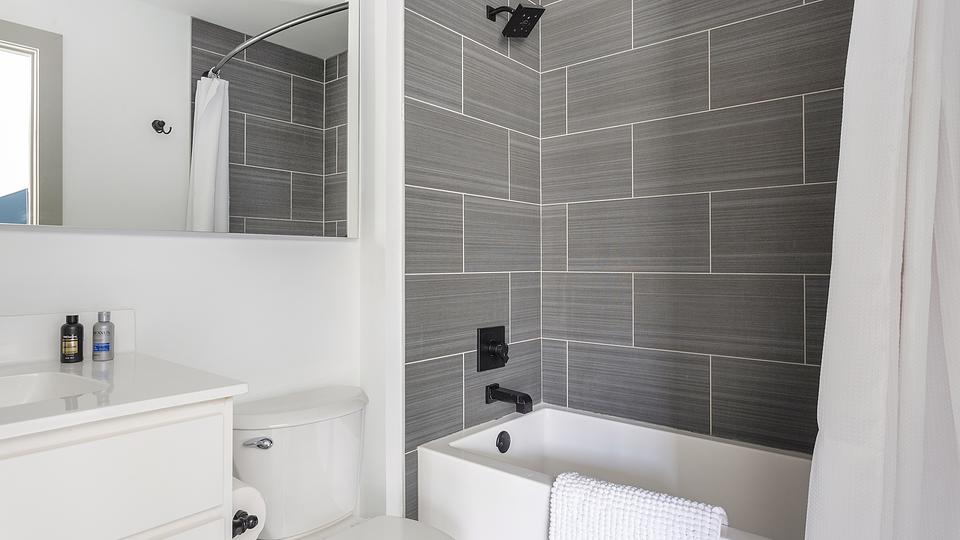 These photos are from another Landing in this building.