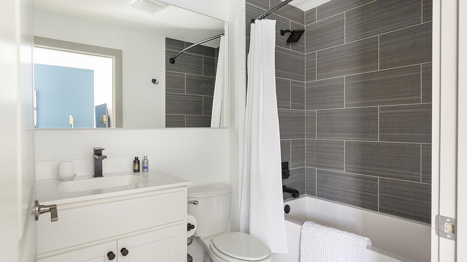 These photos are from another Landing in this building.