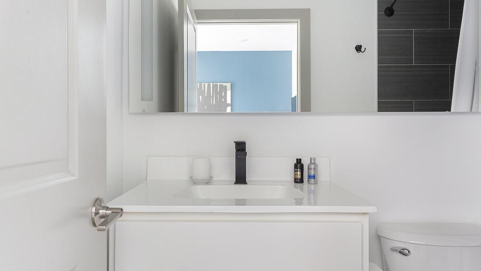 These photos are from another Landing in this building.