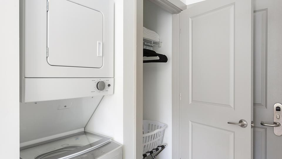 These photos are from another Landing in this building.