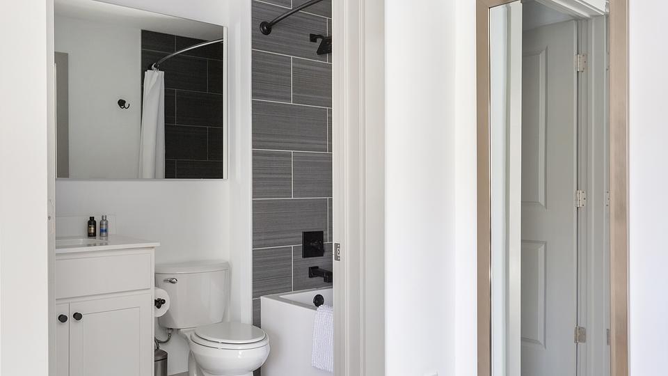 These photos are from another Landing in this building.