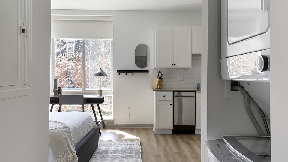 These photos are from another Landing in this building.