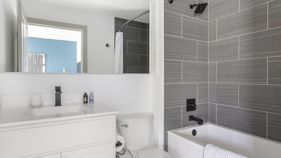 These photos are from another Landing in this building.