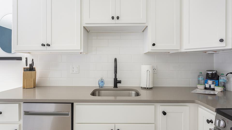 These photos are from another Landing in this building.