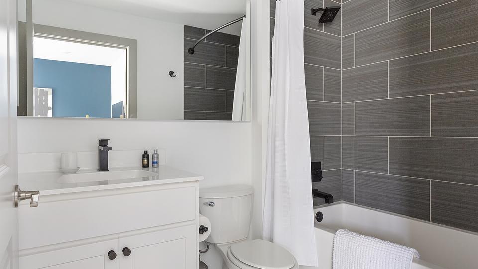 These photos are from another Landing in this building.