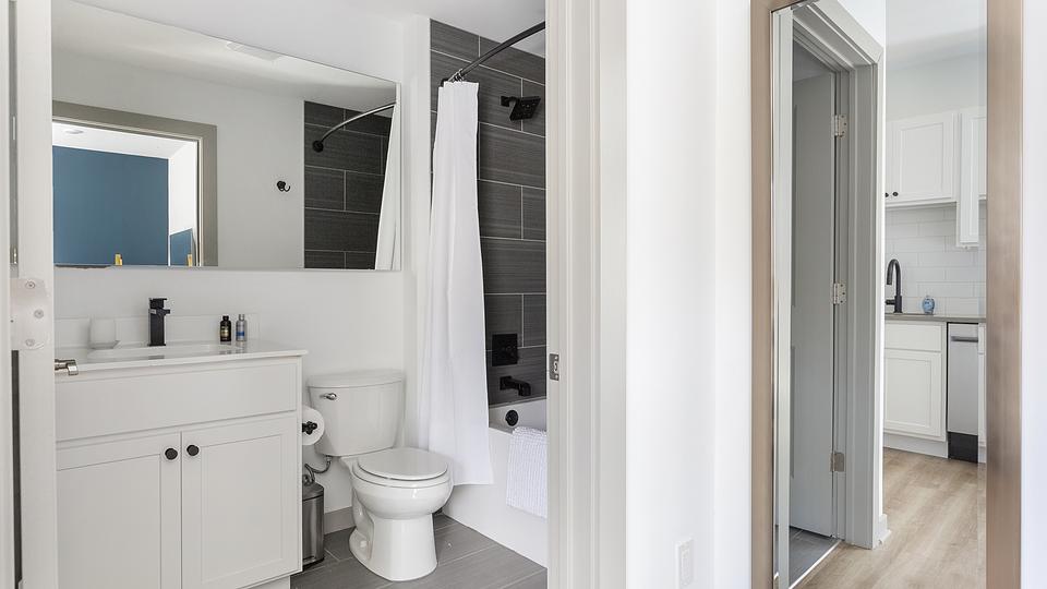 These photos are from another Landing in this building.