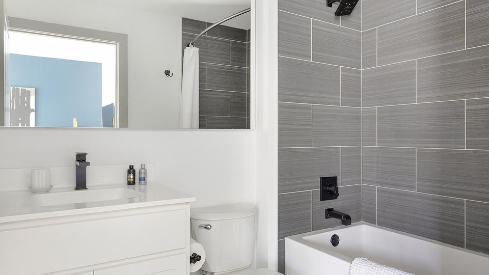 These photos are from another Landing in this building.