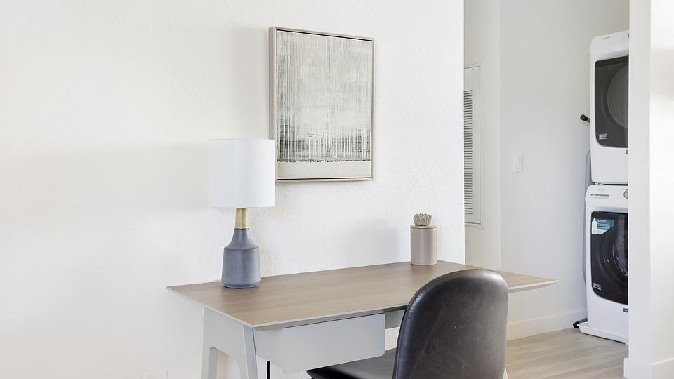 These photos are from another Landing in this building.