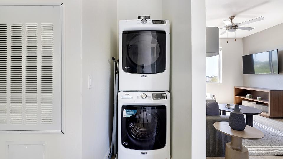 These photos are from another Landing in this building.