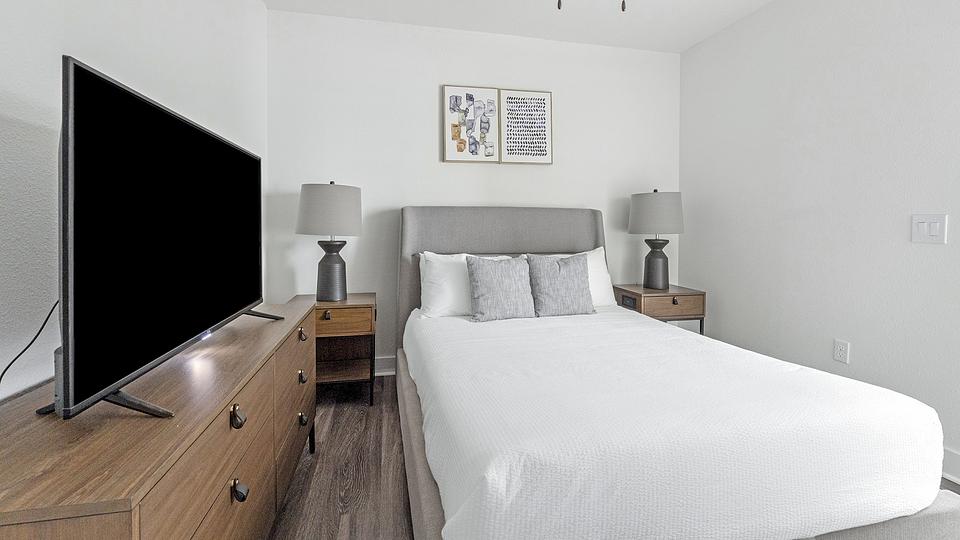 These photos are from another Landing in this building.