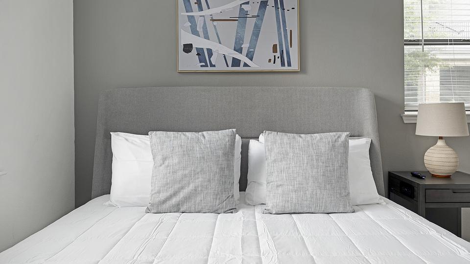 These photos are from another Landing in this building.