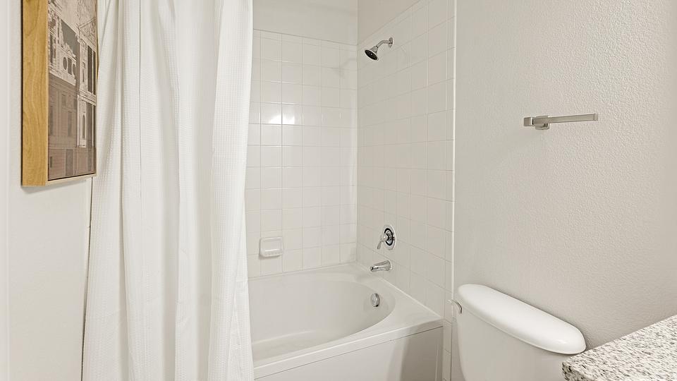 These photos are from another Landing in this building.