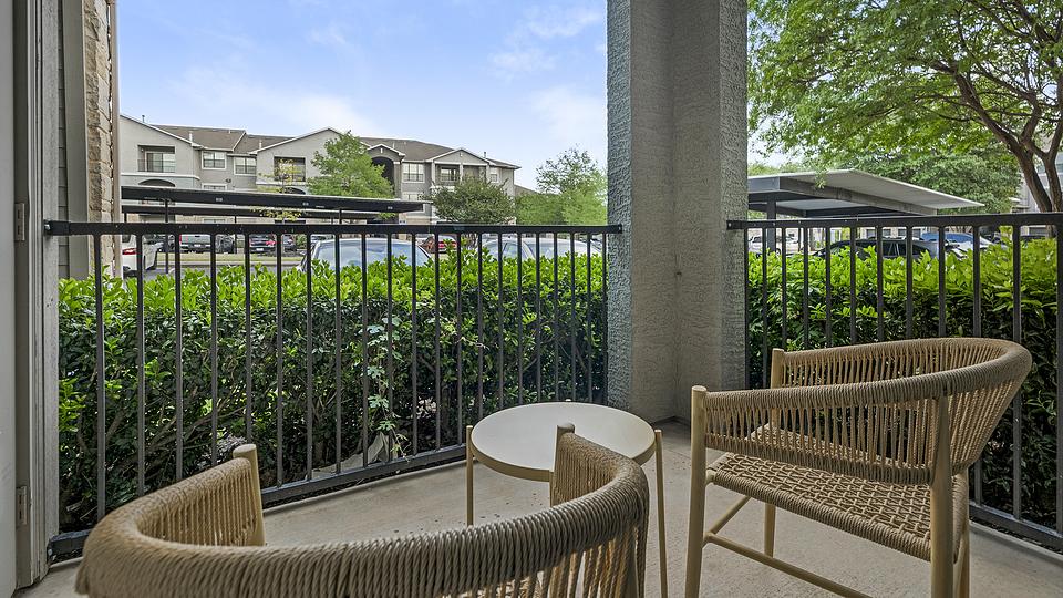 These photos are from another Landing in this building.