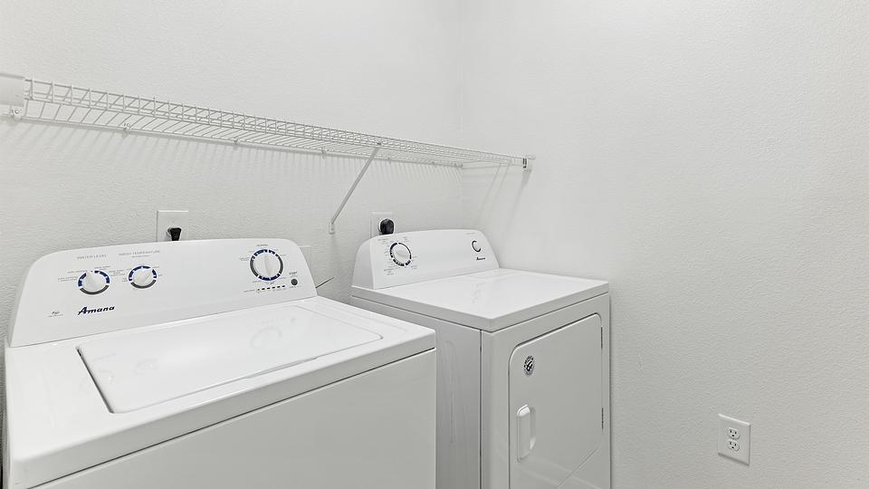 These photos are from another Landing in this building.