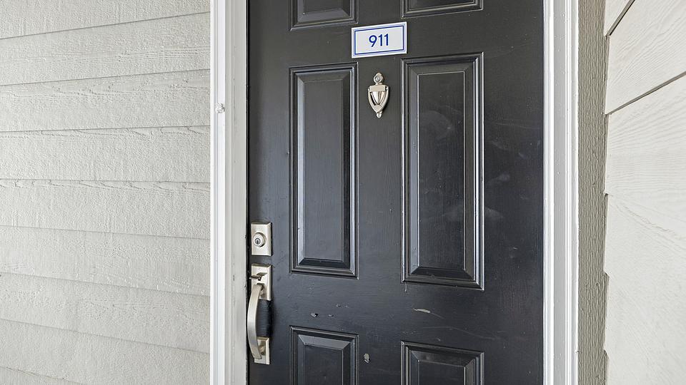 These photos are from another Landing in this building.