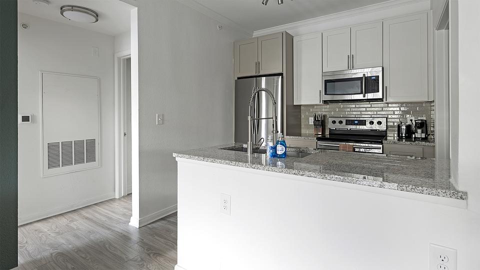 These photos are from another Landing in this building.