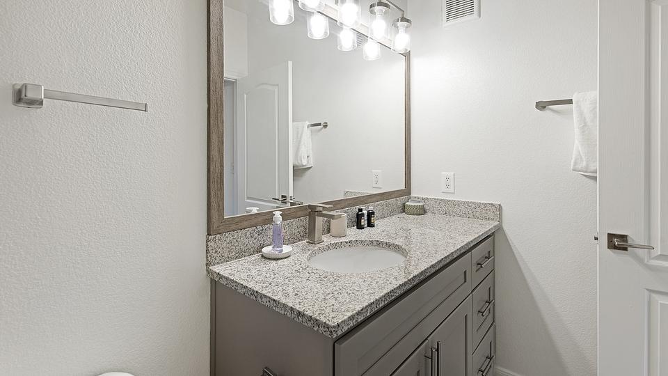 These photos are from another Landing in this building.