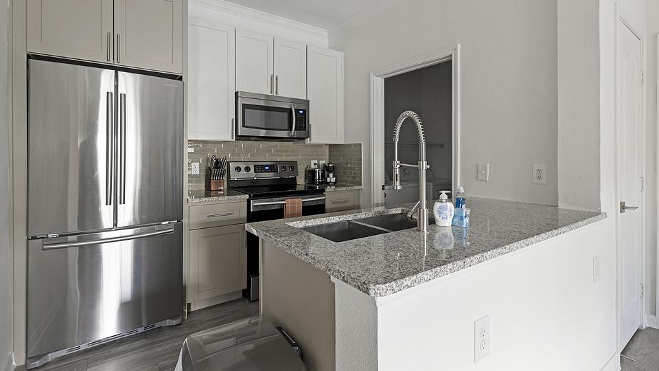 These photos are from another Landing in this building.