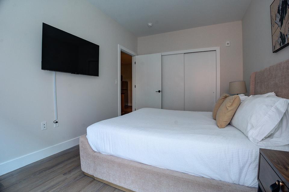 These photos are from another Landing in this building.