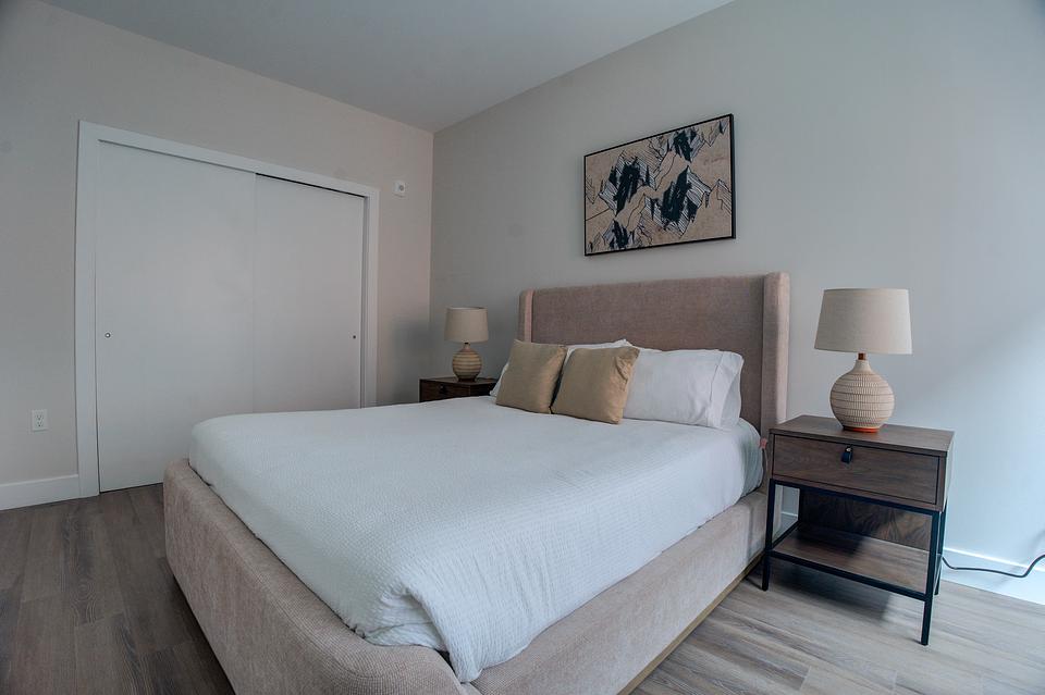 These photos are from another Landing in this building.