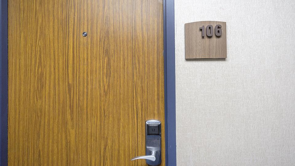 These photos are from another Landing in this building.