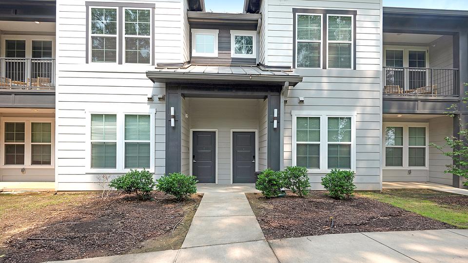 These photos are from another Landing in this building.