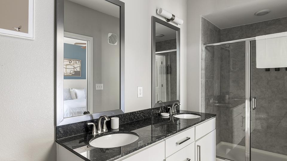 These photos are from another Landing in this building.