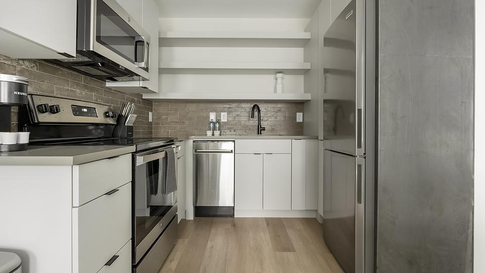 These photos are from another Landing in this building.