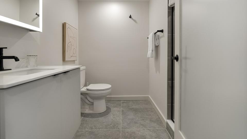 These photos are from another Landing in this building.