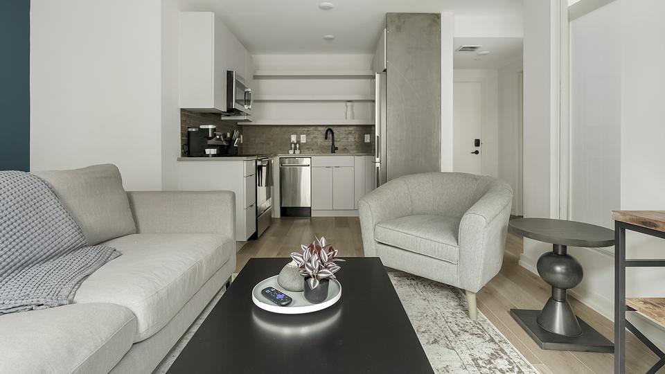 These photos are from another Landing in this building.