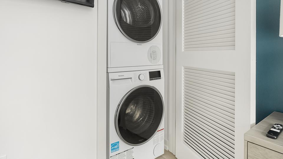 These photos are from another Landing in this building.