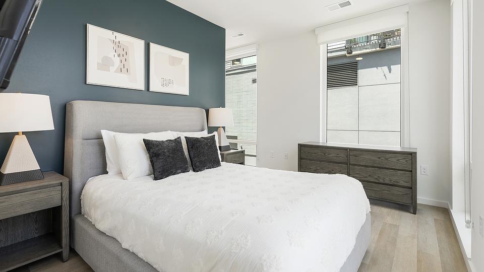 These photos are from another Landing in this building.