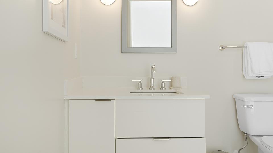 These photos are from another Landing in this building.