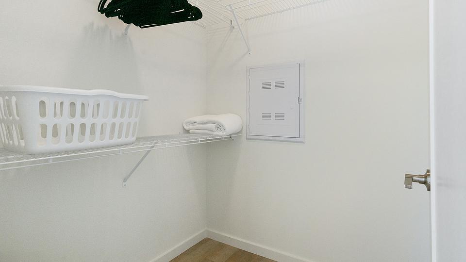 These photos are from another Landing in this building.