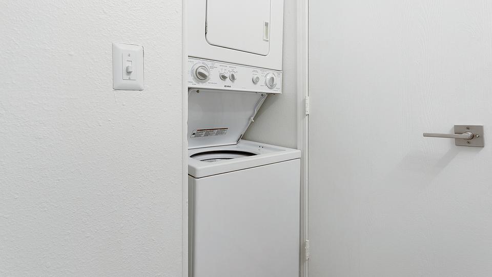 These photos are from another Landing in this building.