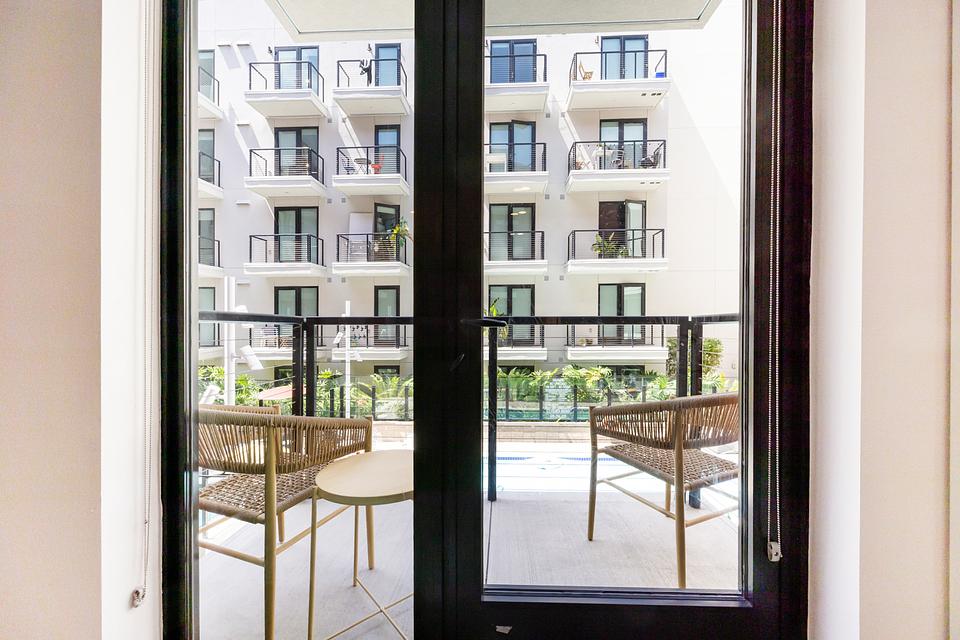 These photos are from another Landing in this building.