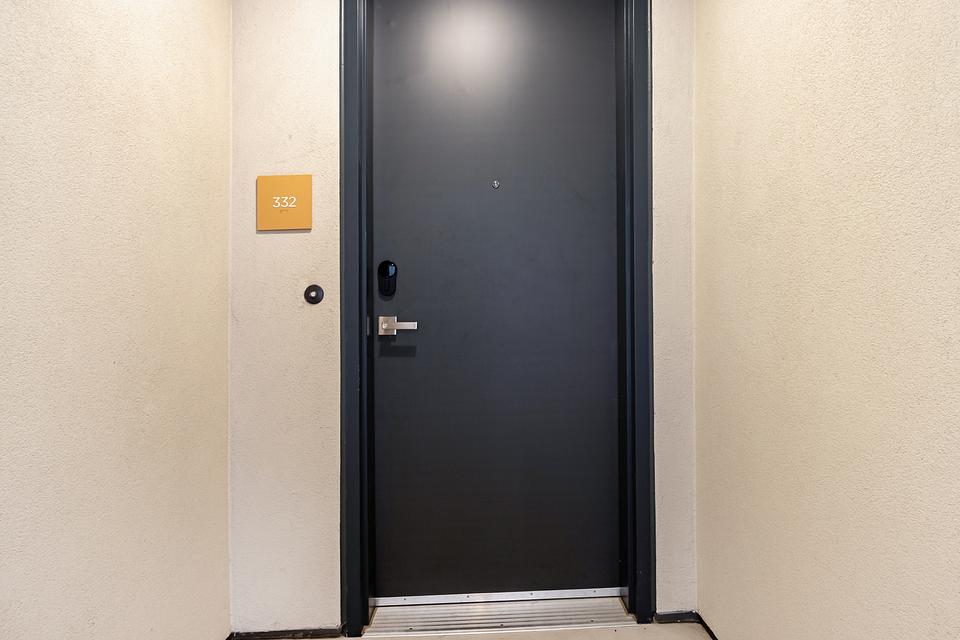 These photos are from another Landing in this building.