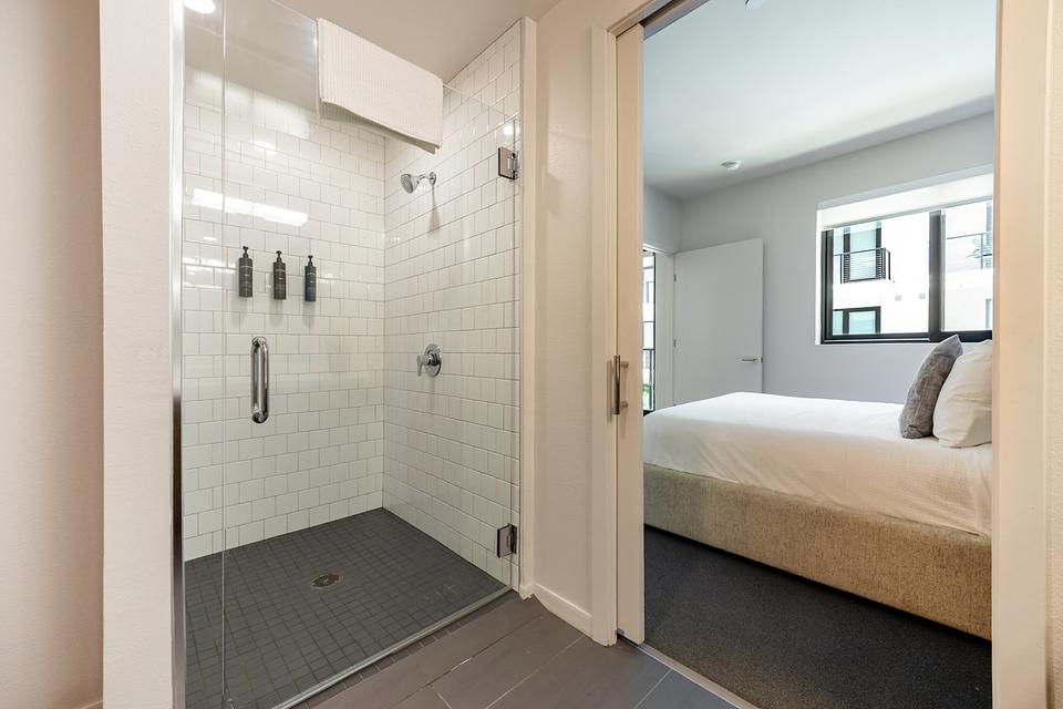 These photos are from another Landing in this building.