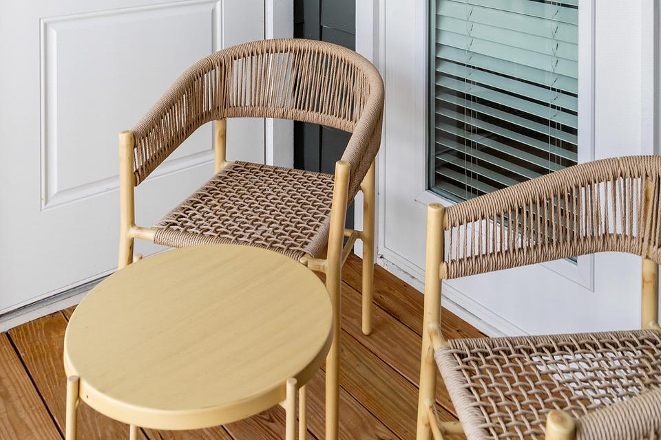 These photos are from another Landing in this building.