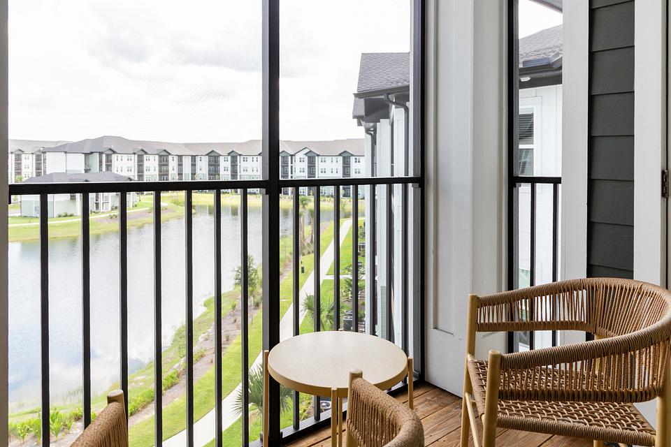 These photos are from another Landing in this building.